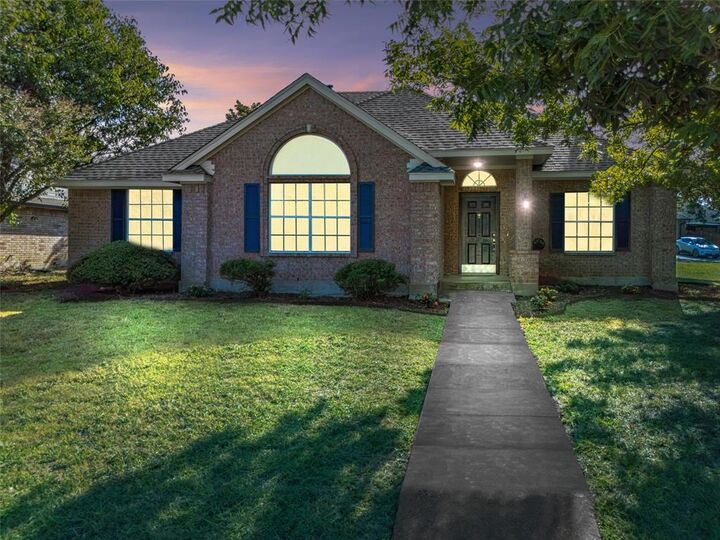 Property Photo: 2800 Boyd Street TX 75119