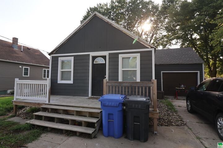 Property Photo:  1007 Chestnut St  IA 51239 