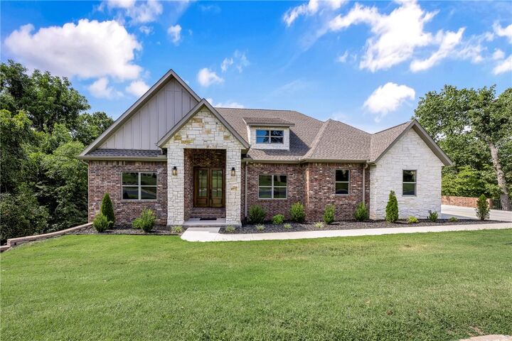 Property Photo: 2808 Palisades Circle AR 72712