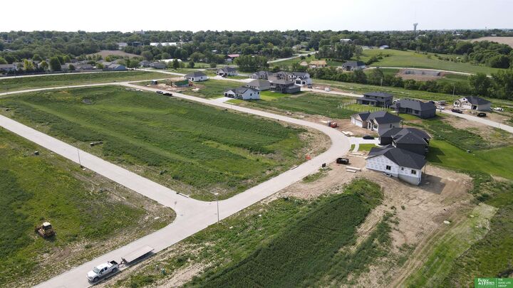 Property Photo: 21710 Parkview Drive NE 68028