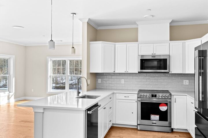 Property Photo:  485 Blue Hills Parkway 12  MA 02186 