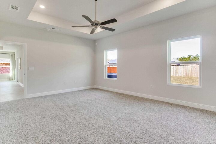 Property Photo: 3444 Crossvine Rd FL 32533