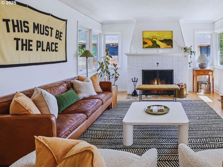 Property Photo:  235 N Holland St  OR 97217 