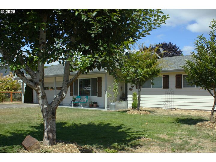Property Photo:  6001 NW Perthshire Rd  WA 98663 