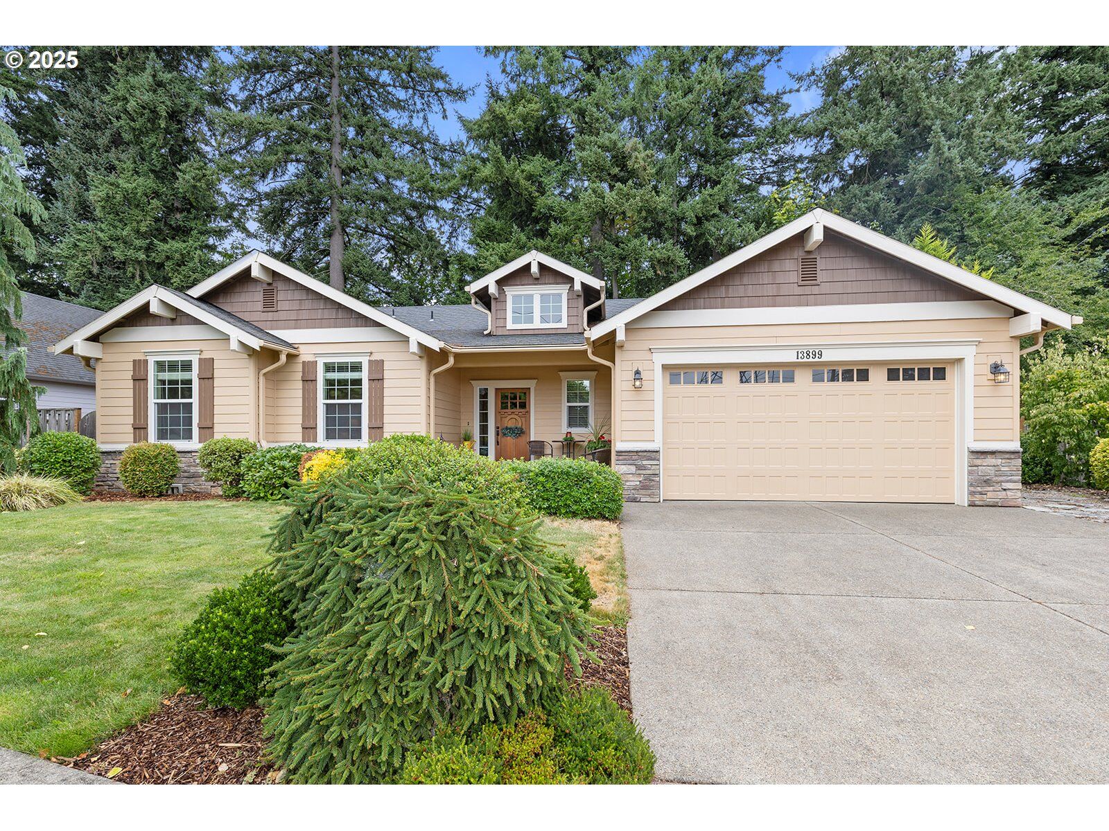 Property Photo:  13899 Traveler Rd  OR 97045 