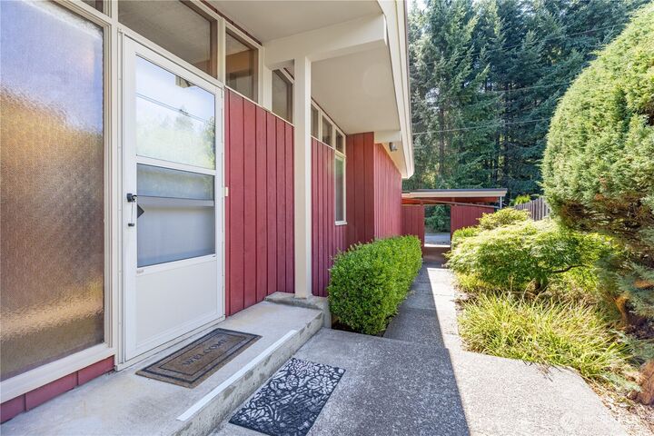 Property Photo:  1107 W Harvard Avenue  WA 98584 