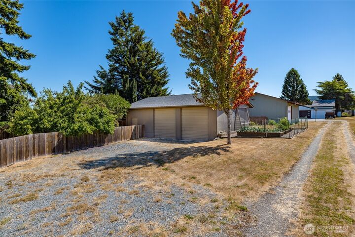 Property Photo:  1421  24th Street  WA 98221 