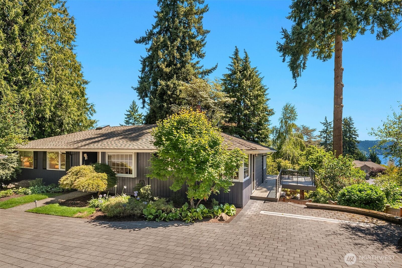 Property Photo:  16524  37th Avenue NE  WA 98155 