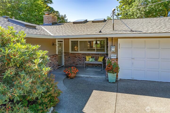 Property Photo:  4111 NE 103rd Place  WA 98125 