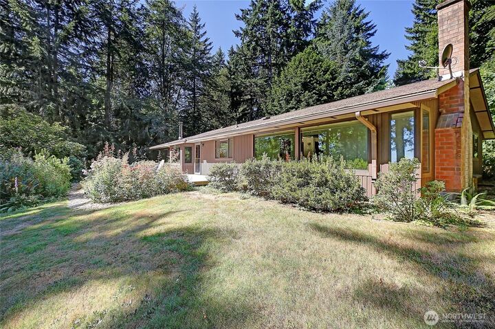 Property Photo: 563 Wayne'S Ridge Circle WA 98282