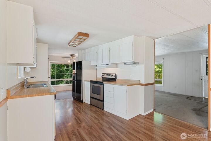Property Photo: 5130 2nd Avenue NE WA 98271