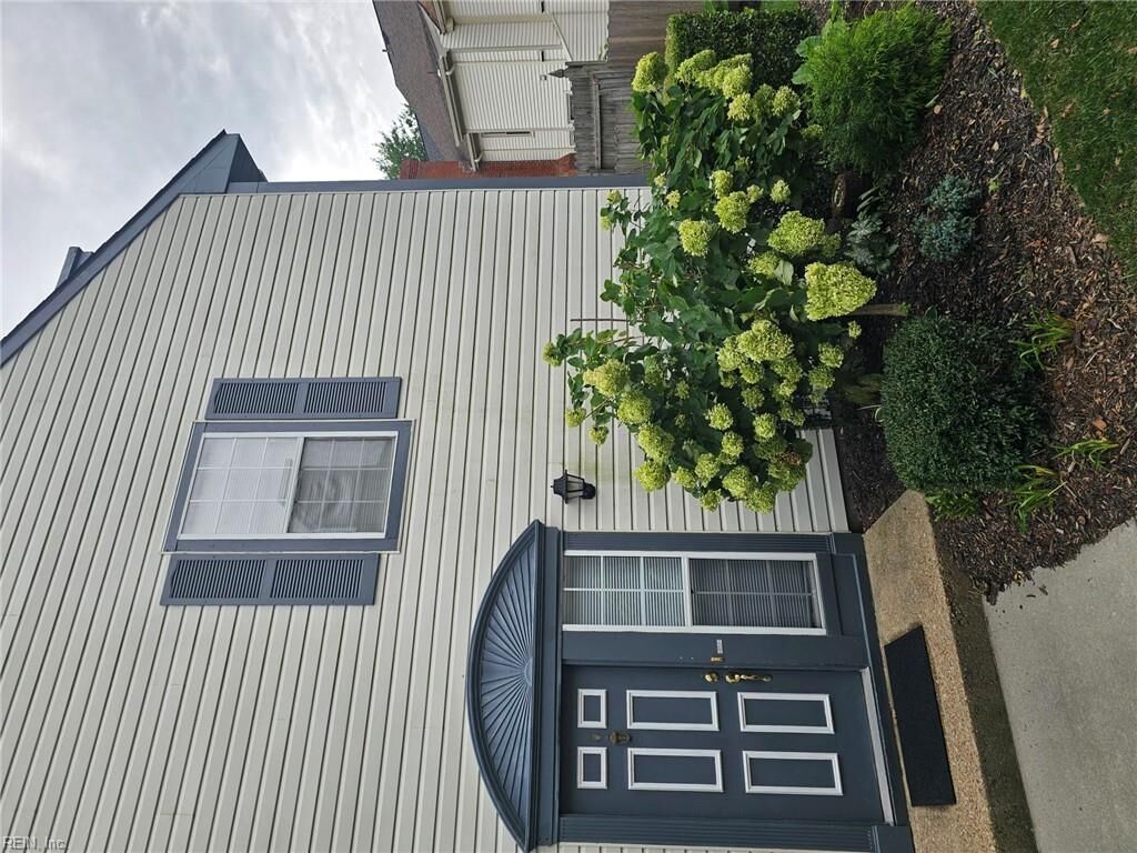 Property Photo: 652 Oleander Cir VA 23464