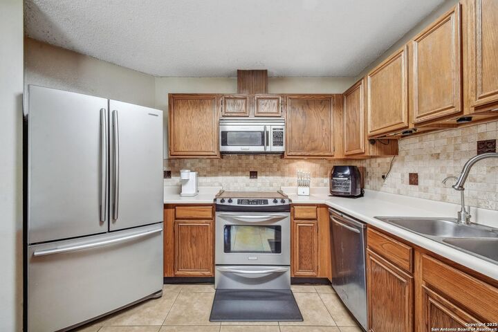 Property Photo:  14218 Fairwayhill  TX 78217 