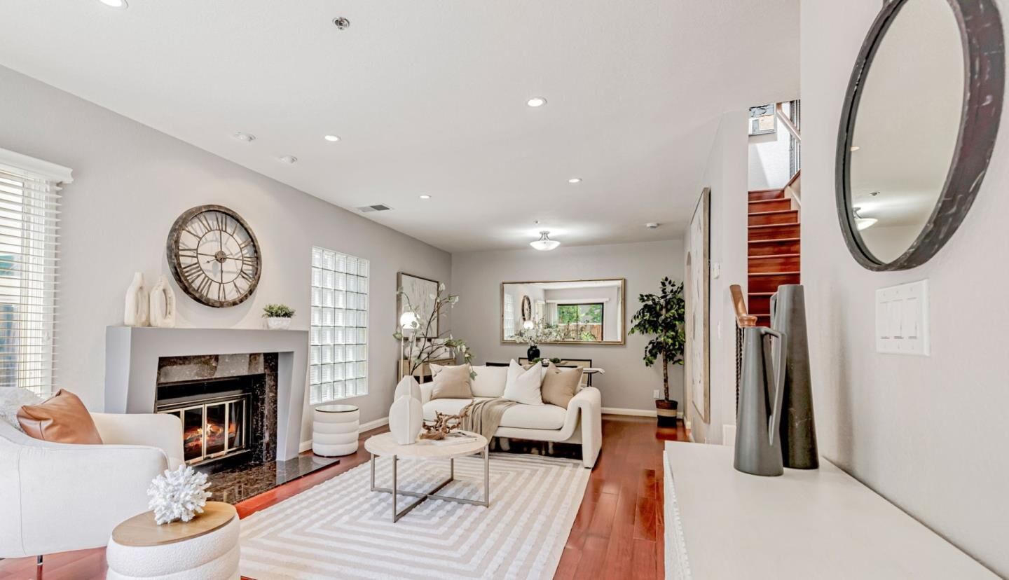 Property Photo:  907 Cowper Street  CA 94301 