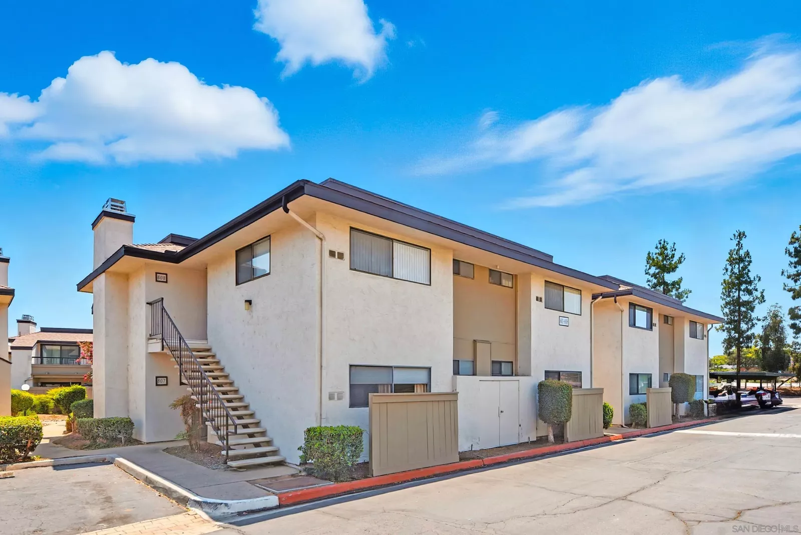 Property Photo:  450 W Vermont Ave 807  CA 92025 