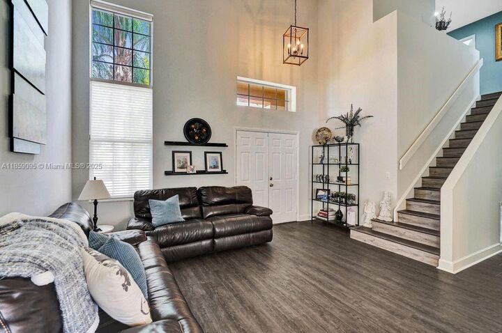 Property Photo:  285 Bridgeton Way  FL 33326 