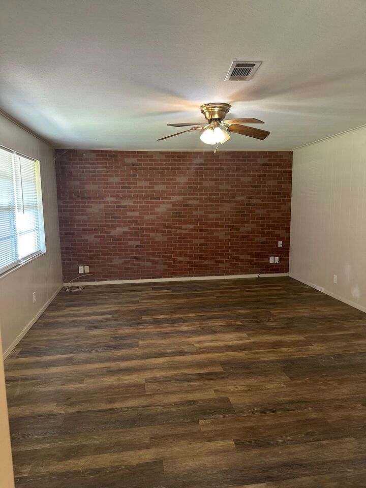 Property Photo: 1042 Alabama TX 77710