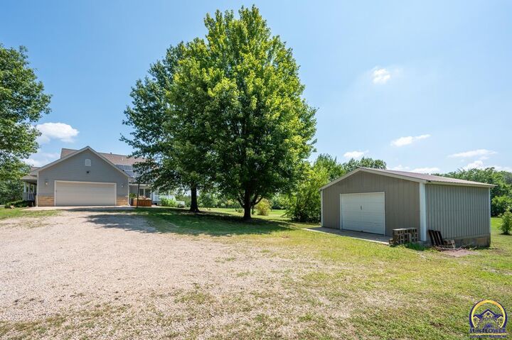 3827 SE 45th St  Berryton KS 66409 photo