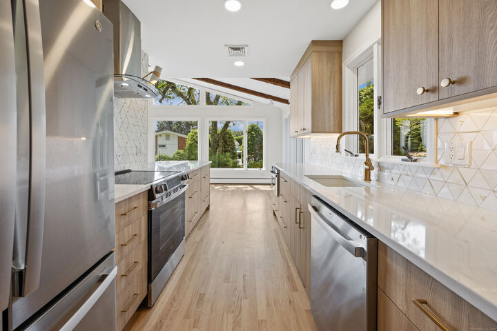 Property Photo: 124 Ferncliff Drive CT 06117