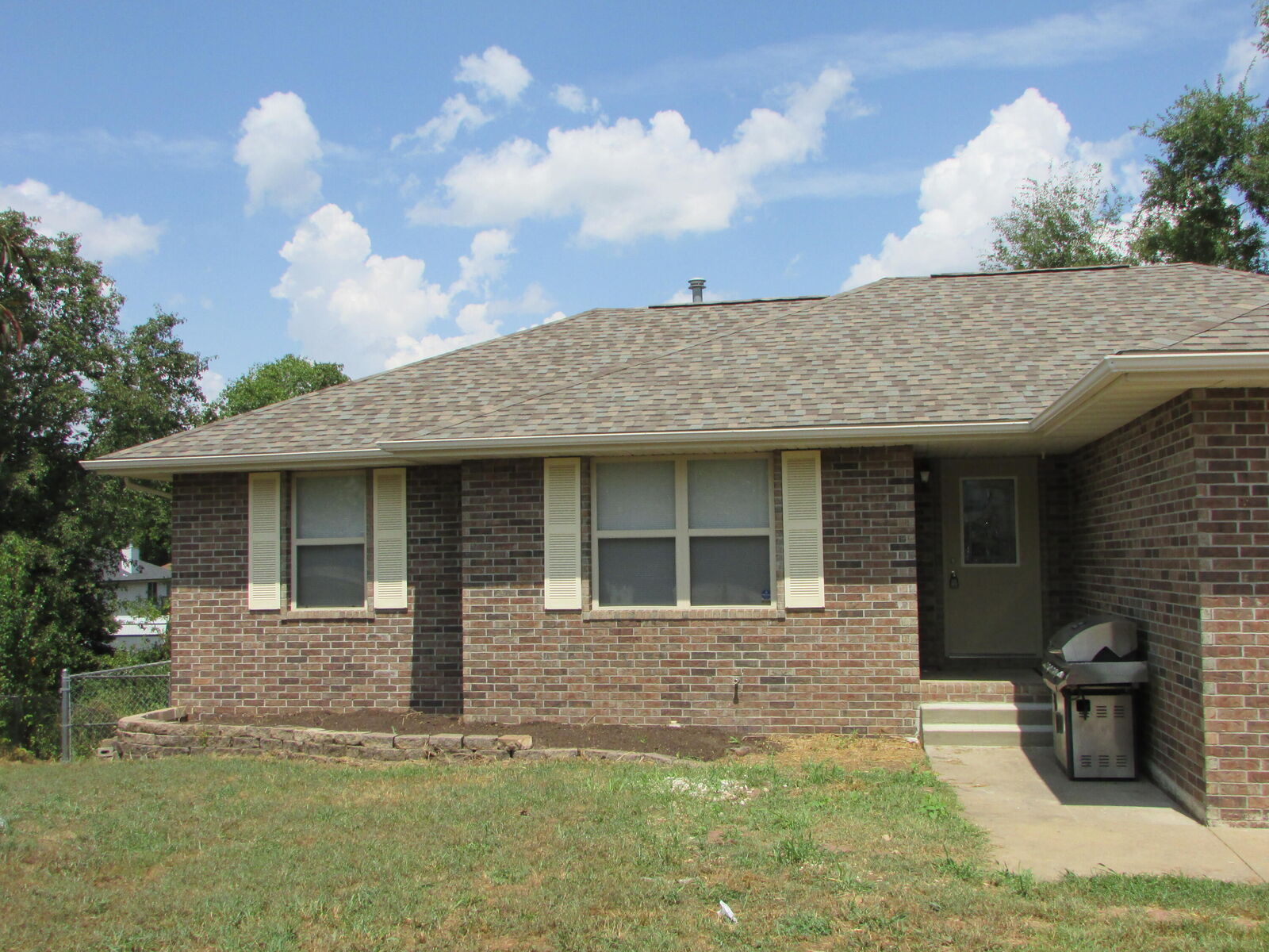 Property Photo: 111 E Daleview Circle MO 65714