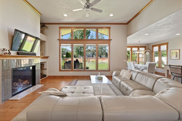Property Photo: 2020 W Cascade Way WA 99208