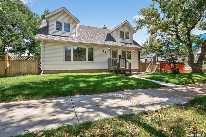 Property Photo:  1257 3rd Avenue NE  SK S6H 1G2 
