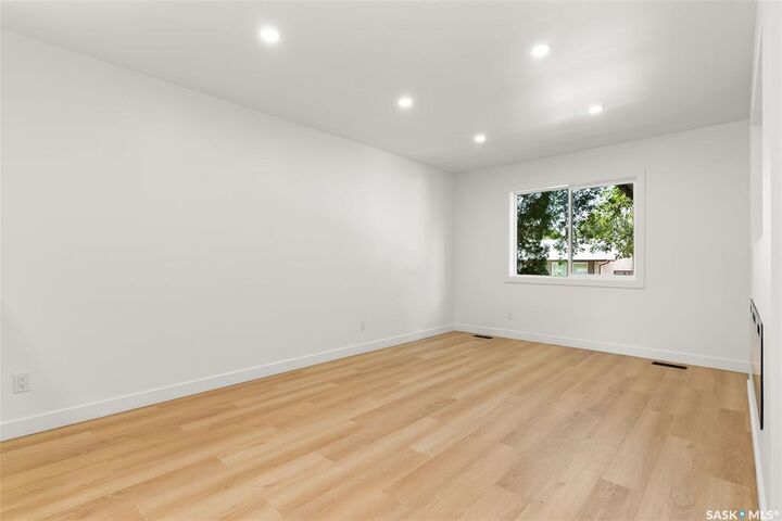 Property Photo:  951 Hopkins Crescent N  SK S4X 2N2 