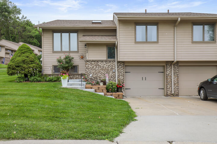 102 Arbor Ridge Lane  Council Bluffs IA 51503 photo