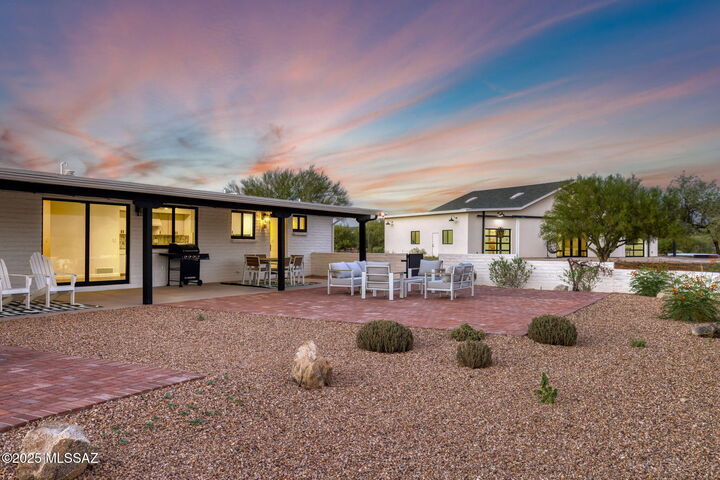 Property Photo:  1720 W Cessna Way  AZ 85755 