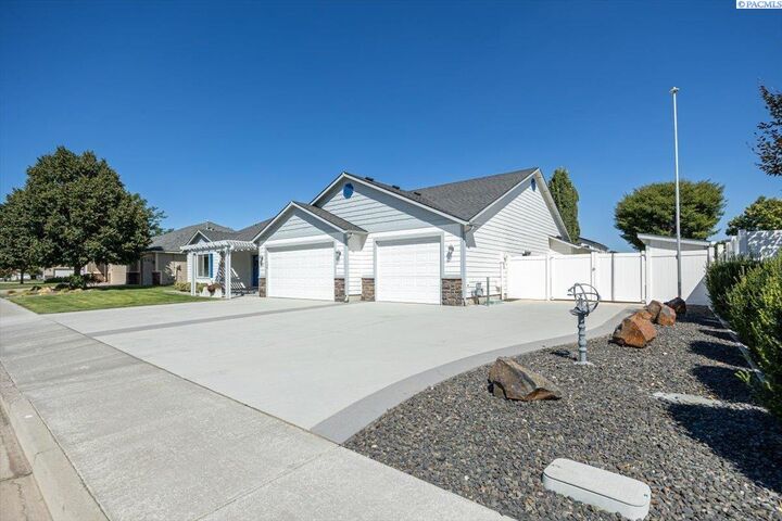 Property Photo:  5215 Madrid Lane  WA 99301 