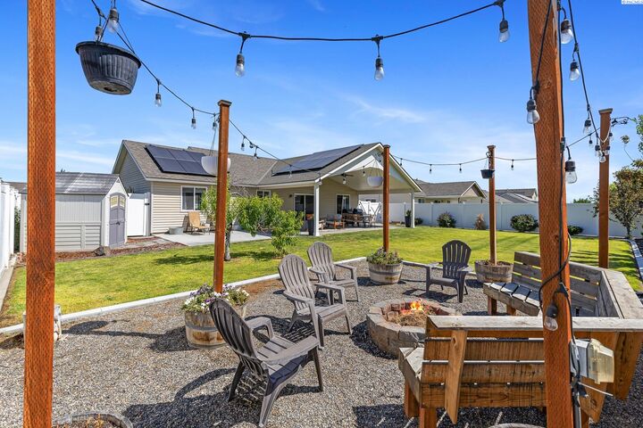 Property Photo:  4912 Catalonia Dr  WA 99301-8398 