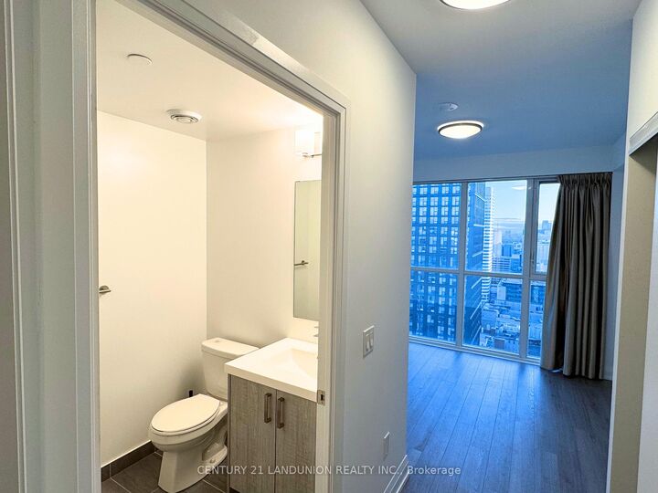 Property Photo:  77 Mutual Street 3504  ON M5B 2A9 