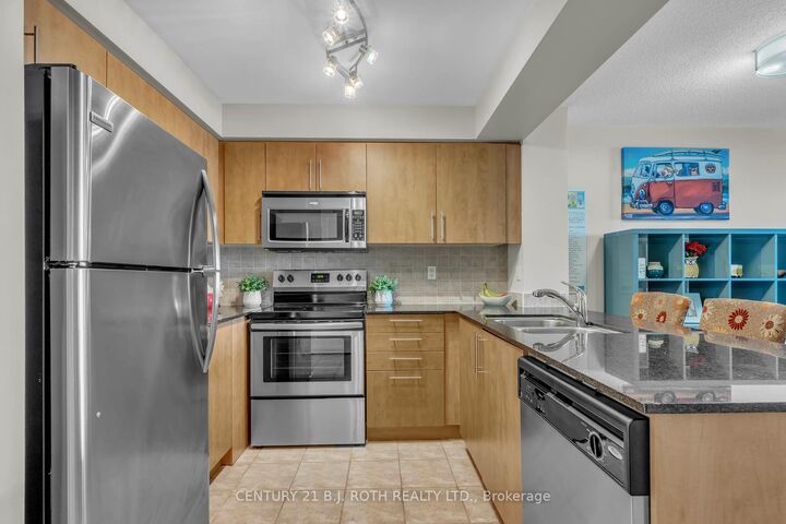 Property Photo: 350 Red Maple Road 1202 ON L4C 0T5
