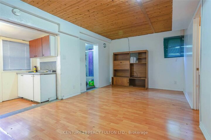 Property Photo: 6172 Kingston Road Apt 1 ON M1C 1K9