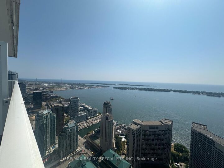 Property Photo: 88 Harbour Street 6608 ON M5J 1B7