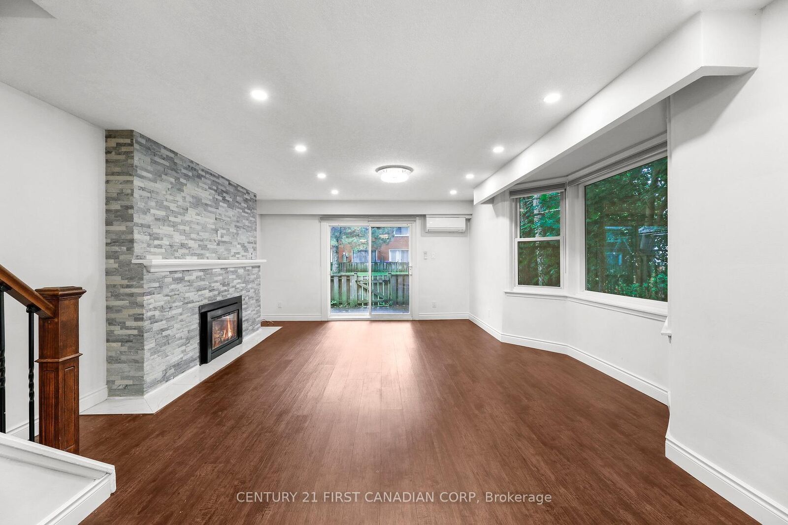 Photo de la propriété: 19 Arbour Glen Crescent ON N5Y 1Z9