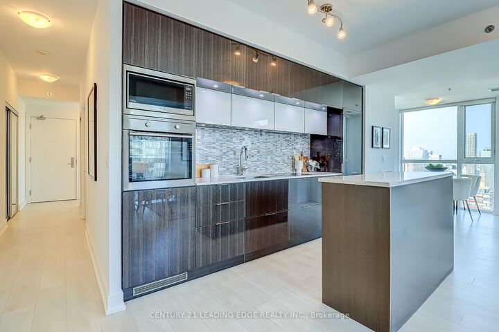 Property Photo: 318 Richmond Street 3904 ON M5V 0B4