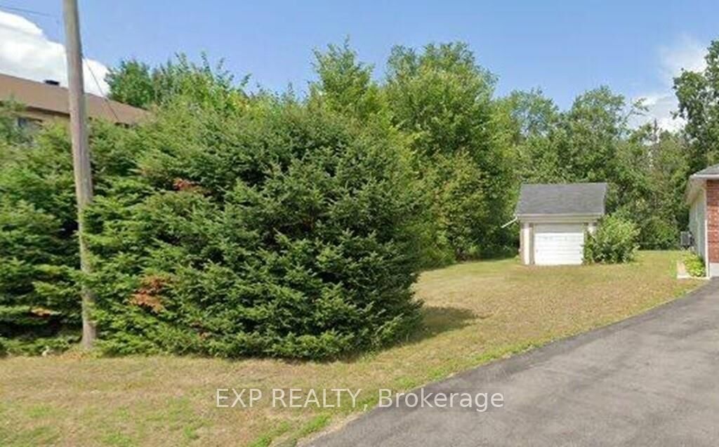 Property Photo:  1391 McMahon Avenue  ON K1T 1C2 