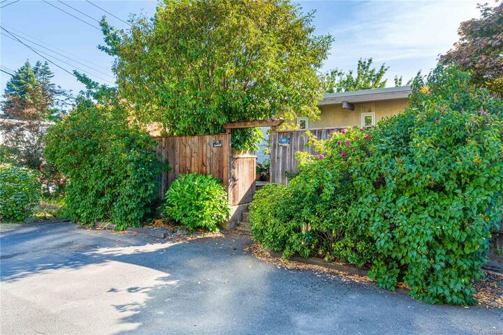 Property Photo: 181 Rosehill St BC V9S 1C9