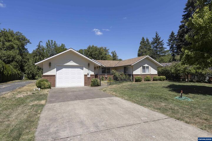 Property Photo:  475 SW Monroe St  OR 97378 