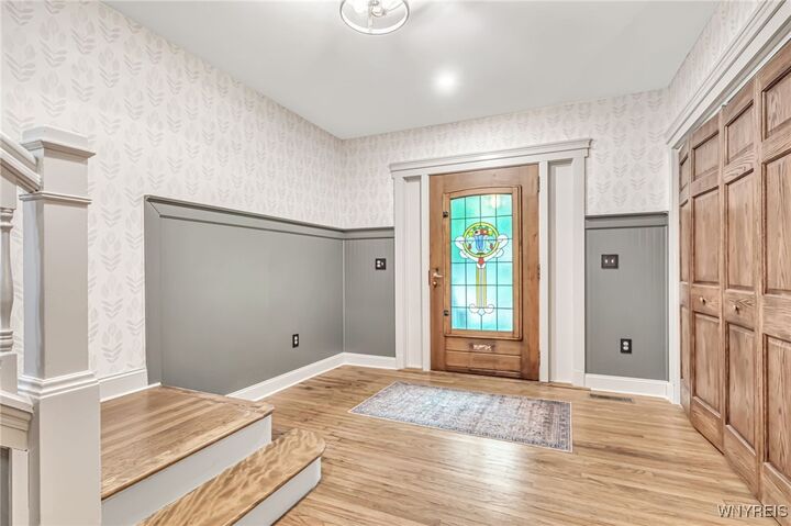 Property Photo:  842 Oakwood Avenue  NY 14052 