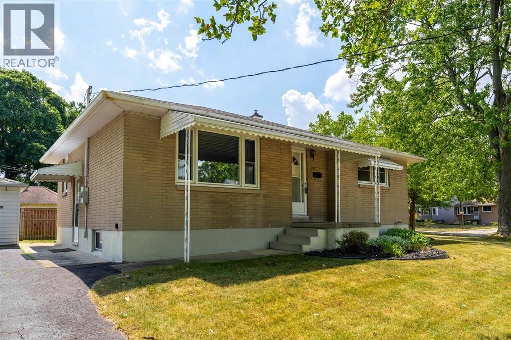 Property Photo:  765 Pineview Avenue  ON N7V 2E1 