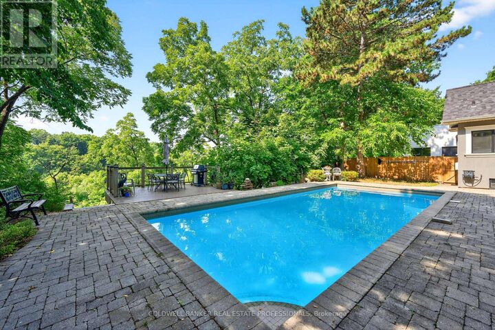 Photo de la propriété:  416 Trafalgar Road  ON L6J 3H7 
