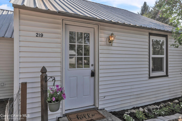 Property Photo:  219 E 4th St S  ID 83822 