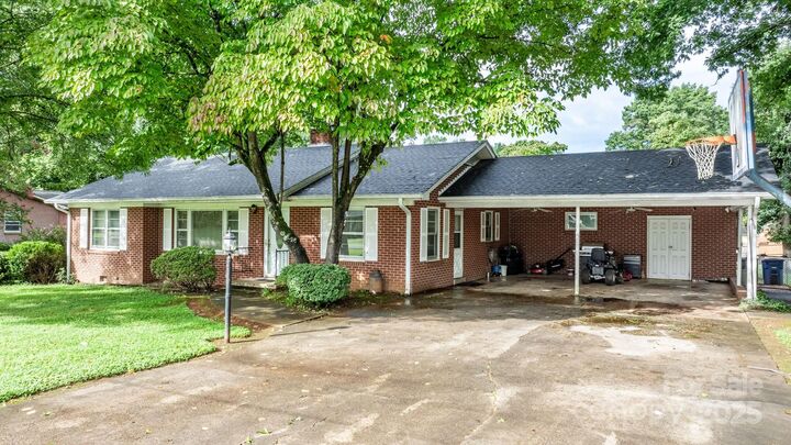 Property Photo:  1106 3rd Street Drive SE  NC 28613 