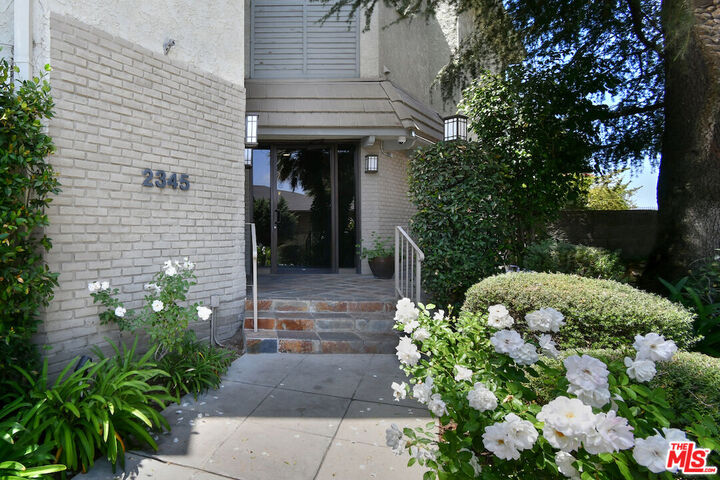 Property Photo:  2345 Roscomare Rd  CA 90077 