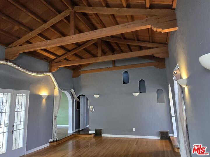 Property Photo:  143 S Highland Ave  CA 90036 