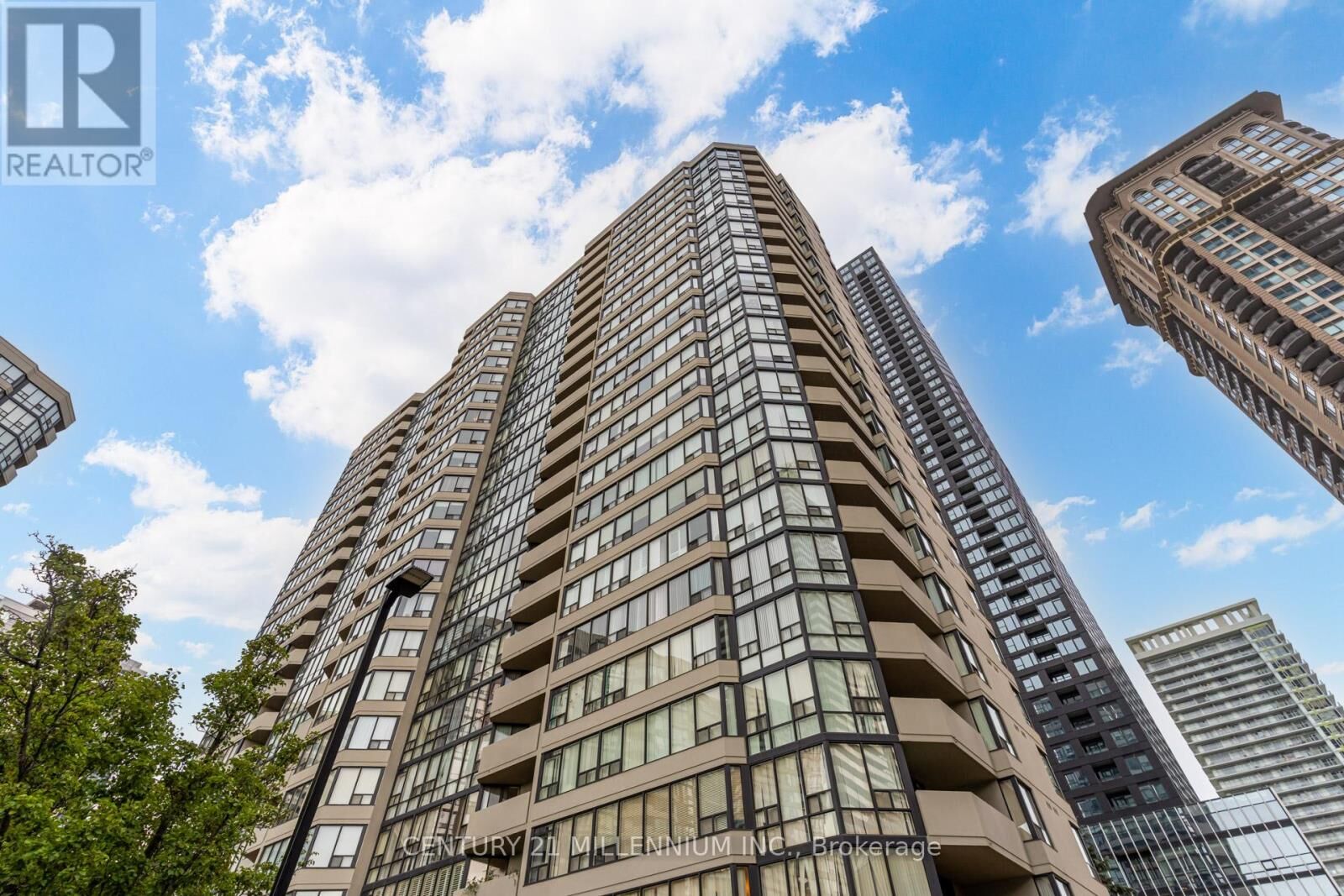 Property Photo: 330 Rathburn Road West 705 ON L5B 3Y1