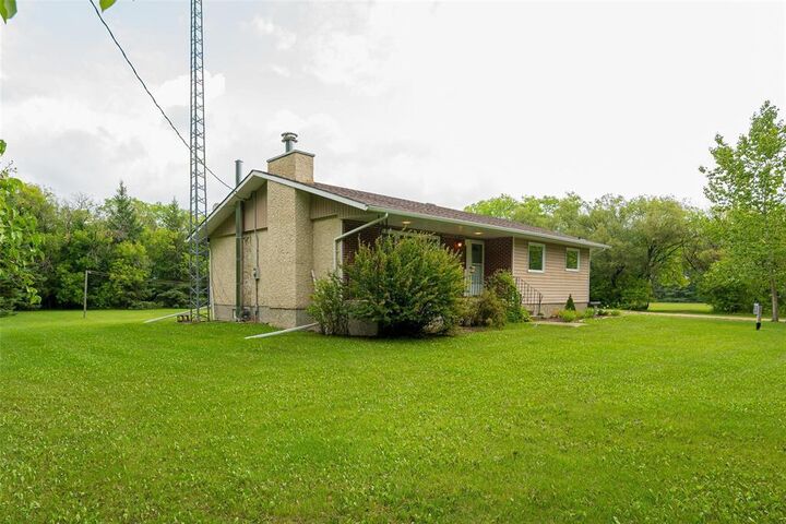 Property Photo:  2079 Road 75 Road Northwest  MB R0C 3E0 