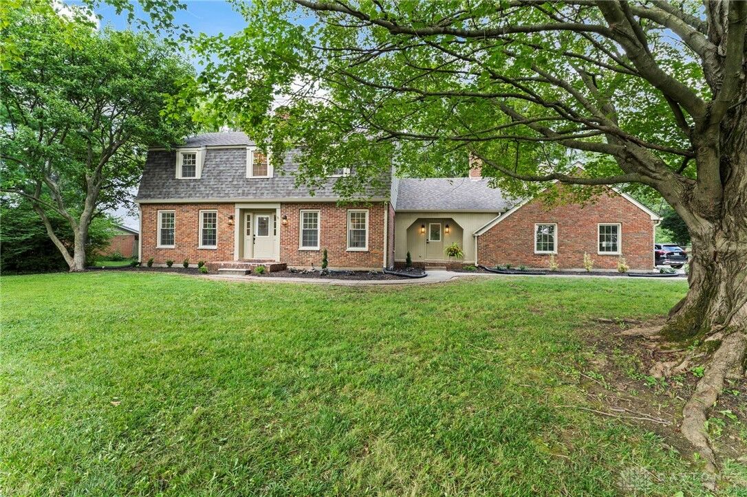 Property Photo: 3872 Greenbriar Drive OH 45324